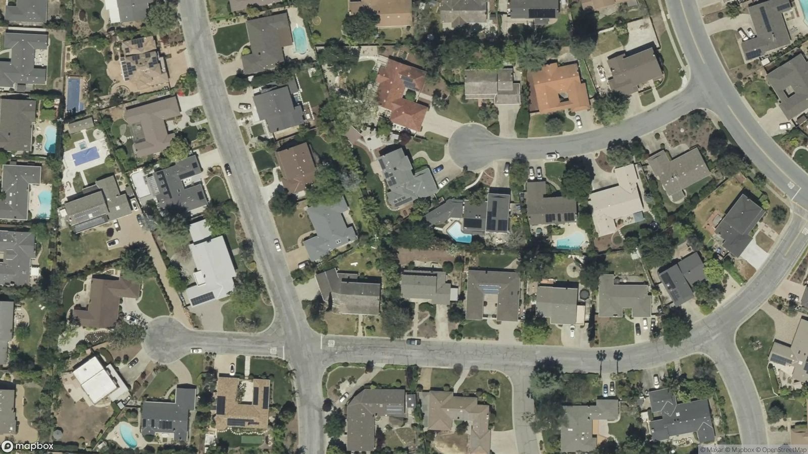 Satellite view of a neighborhood with roofs classified by the engine: mail, strong signal, and skip